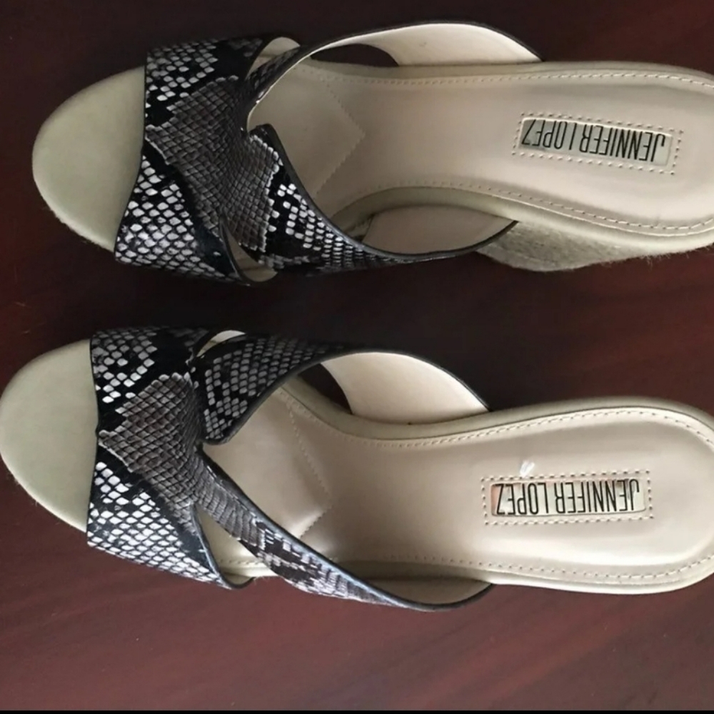 Jenifer Lopez 7½ shoes